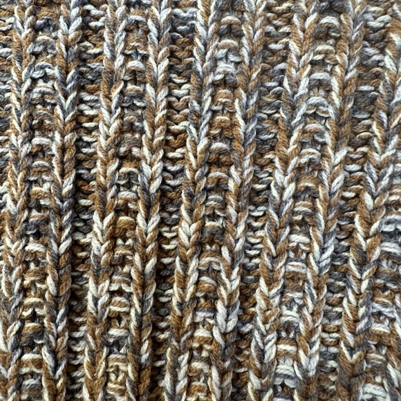 Women’s cute sweater. Size small. - Picture 2 of 8